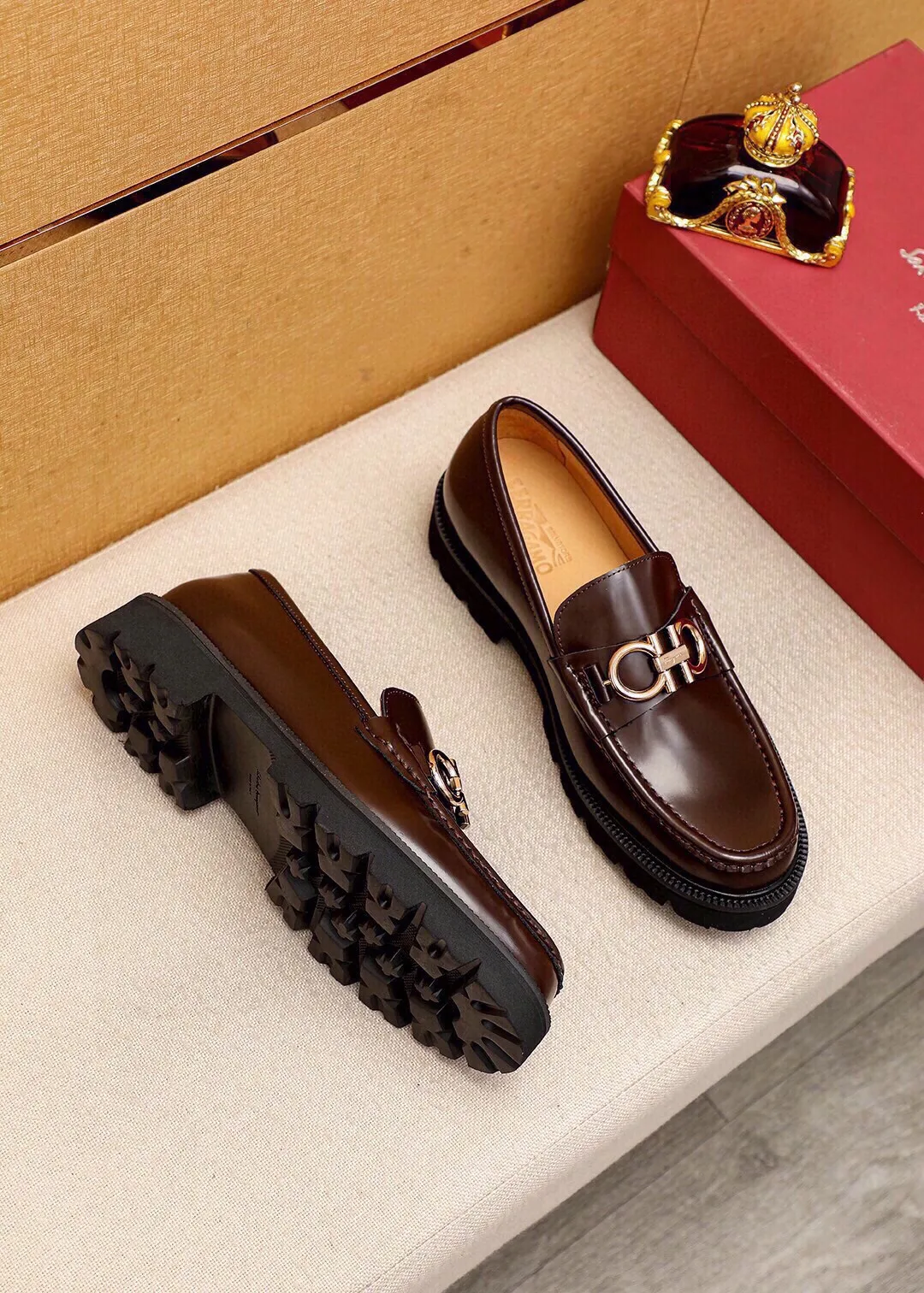 Men's shoes 💰580 💐 Product trademark: Ferragamo "Ferragamo" casual leather shoes Regular size: 38-44 (45.46🉑️customized) Product materials: Selected imported first-layer open-edge beaded cowhide leather upper + luxury hardware buckle, imported water-dyed cowhide leather lining. Strong three-dimensional visual effect, original outsole color: 4⃣️seed leather materials available